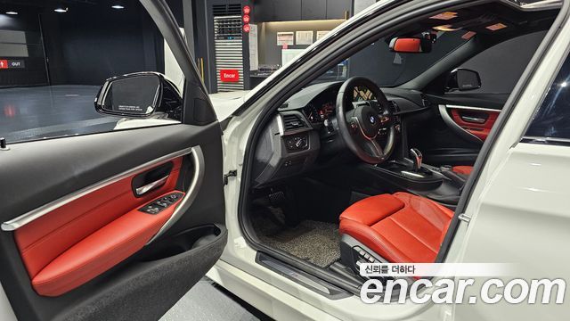 BMW 3-Series 2018 — photo 13