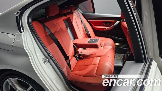 BMW 3-Series 2018 — photo 17