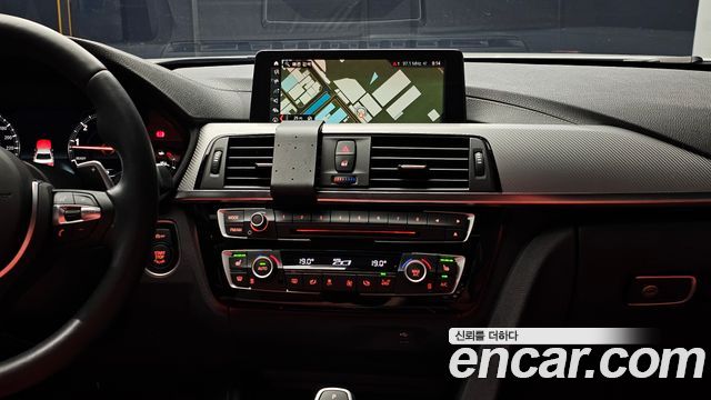 BMW 3-Series 2018 — photo 20