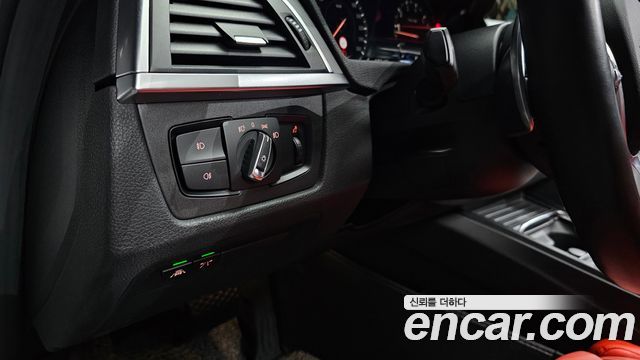 BMW 3-Series 2018 — photo 22