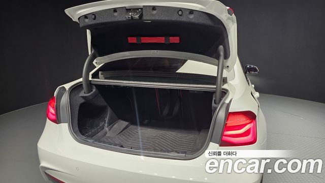 BMW 3-Series 2018 — photo 26