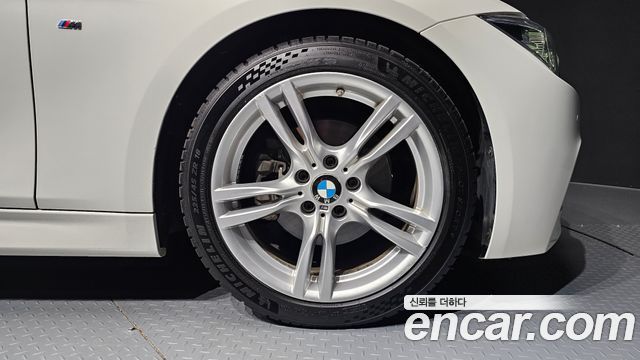 BMW 3-Series 2018 — photo 7