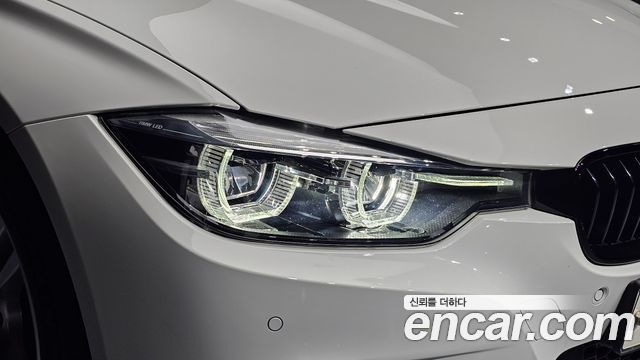 BMW 3-Series 2018 — photo 8