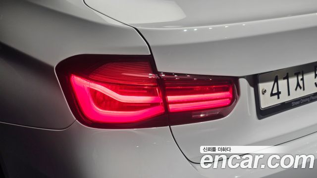 BMW 3-Series 2018 — photo 9
