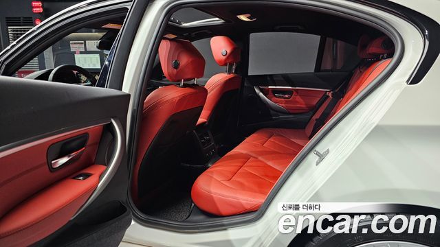 BMW 3-Series 2018 — photo 16