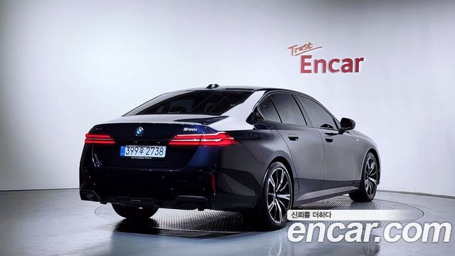 BMW 5-Series 2025 — photo 2