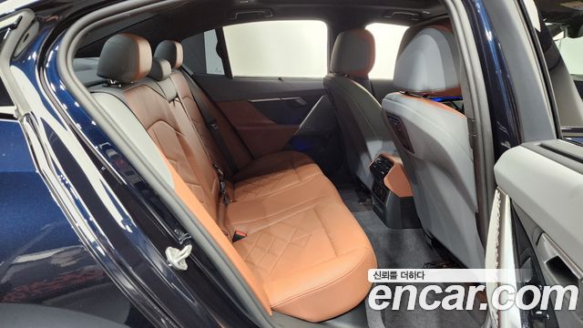BMW 5-Series 2025 — photo 14