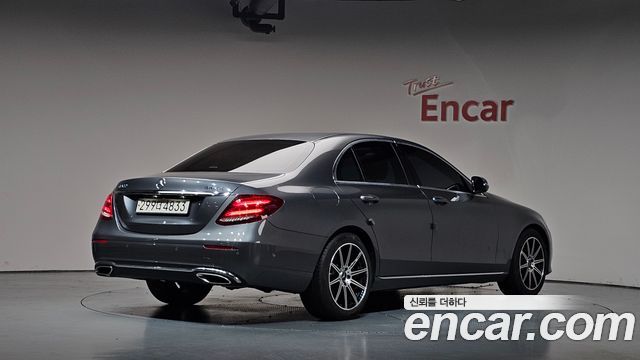 Mercedes-Benz E-Class 2018 — photo 2