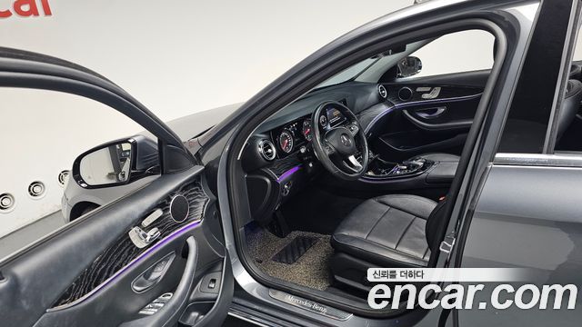 Mercedes-Benz E-Class 2018 — photo 13