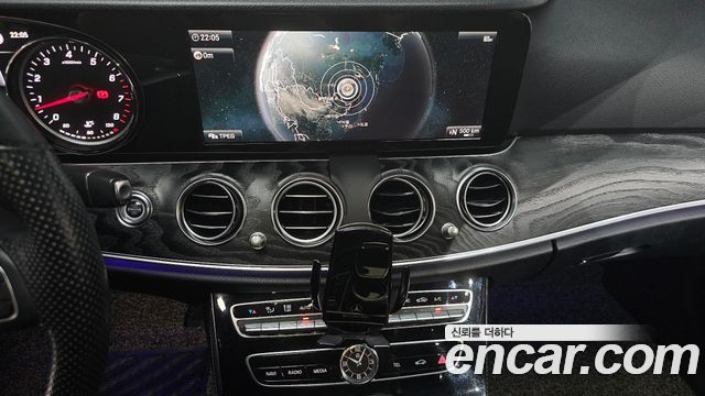 Mercedes-Benz E-Class 2018 — photo 20