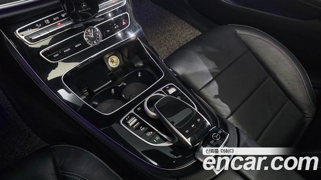 Mercedes-Benz E-Class 2018 — photo 22
