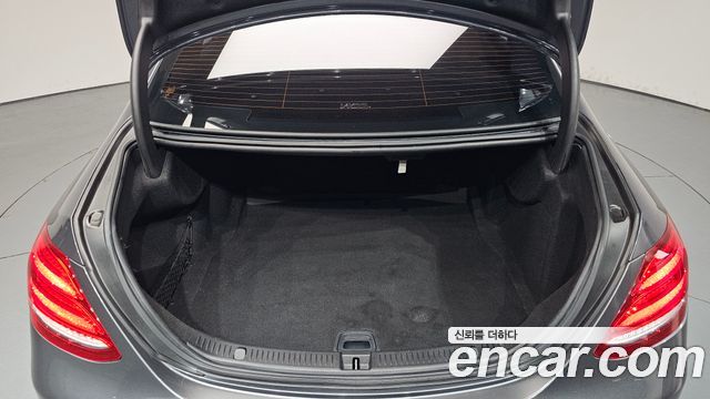 Mercedes-Benz E-Class 2018 — photo 26