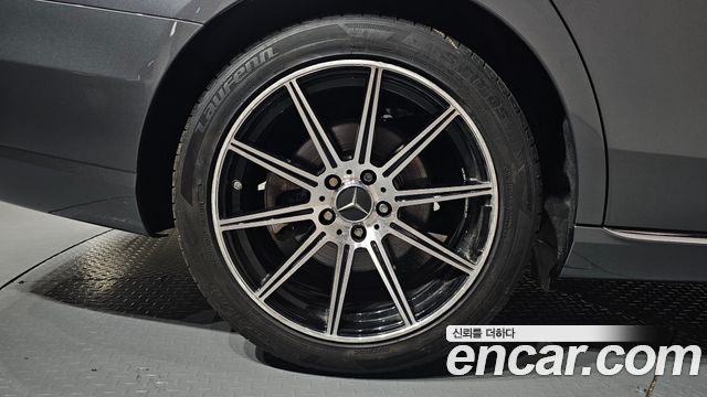 Mercedes-Benz E-Class 2018 — photo 7
