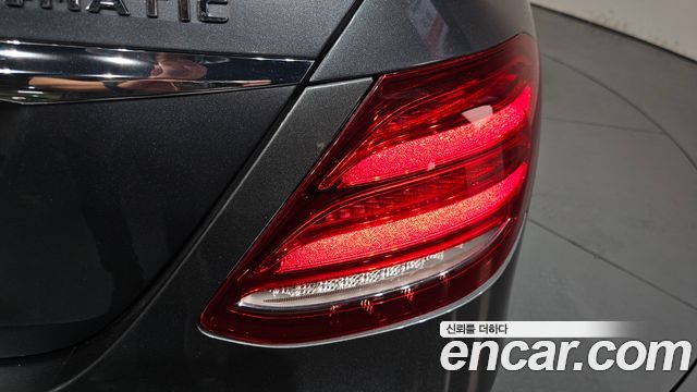 Mercedes-Benz E-Class 2018 — photo 9