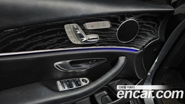 Mercedes-Benz E-Class 2018 — photo 28