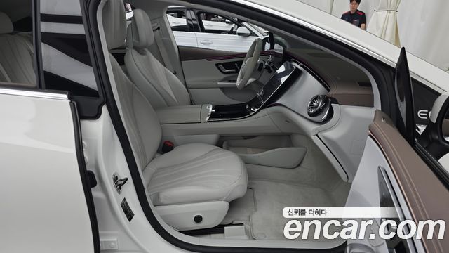 Mercedes-Benz EQE 2024 — photo 11