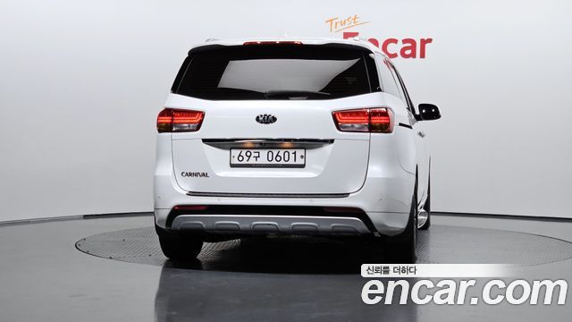 Kia Canival 2016 — photo 4