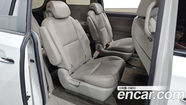 Kia Canival 2016 — photo 17