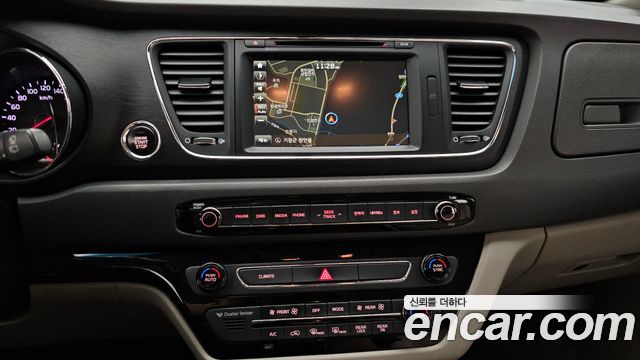 Kia Canival 2016 — photo 22