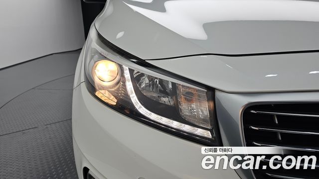Kia Canival 2016 — photo 8