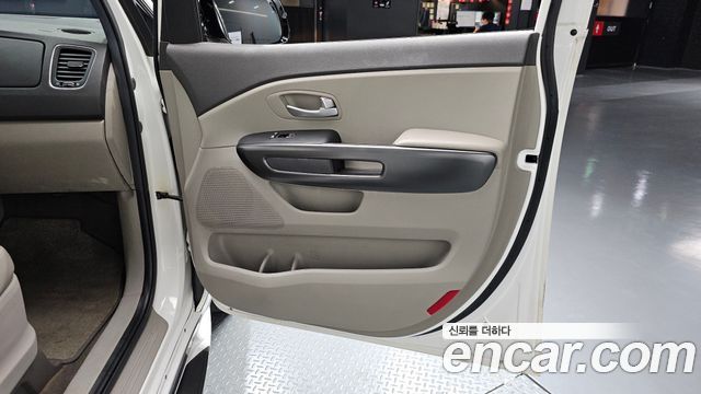 Kia Canival 2016 — photo 15