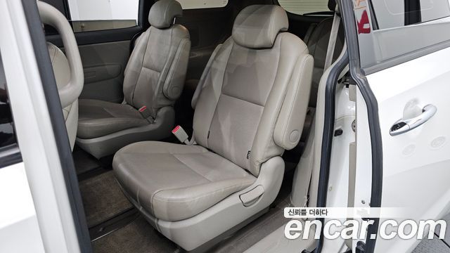 Kia Canival 2016 — photo 16