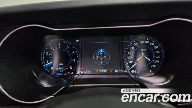 Ford Mustang 2022 — photo 11