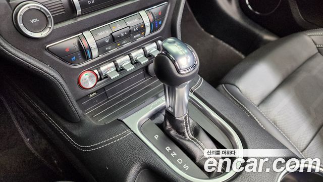 Ford Mustang 2022 — photo 12