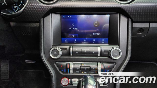Ford Mustang 2022 — photo 19