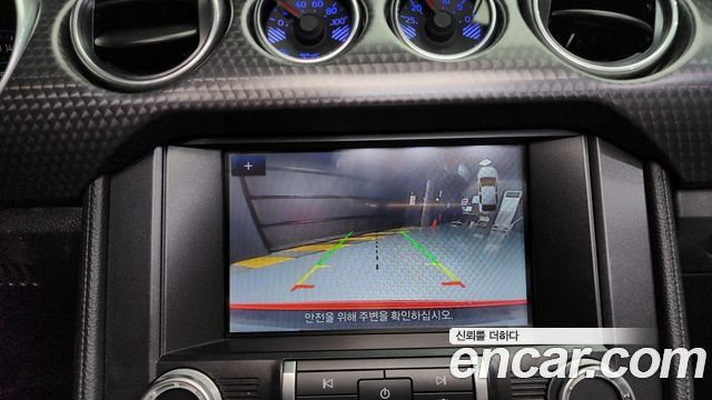 Ford Mustang 2022 — photo 20