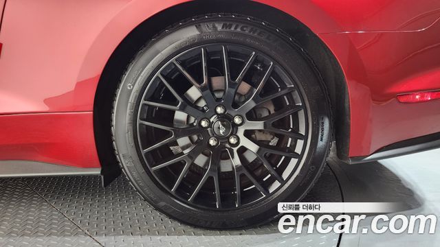 Ford Mustang 2022 — photo 7
