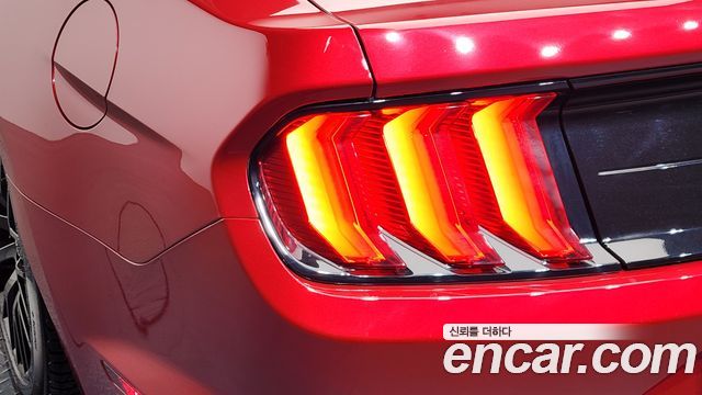 Ford Mustang 2022 — photo 9