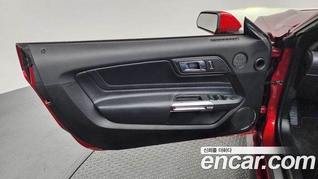 Ford Mustang 2022 — photo 14