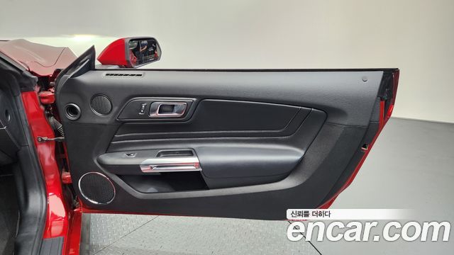 Ford Mustang 2022 — photo 15