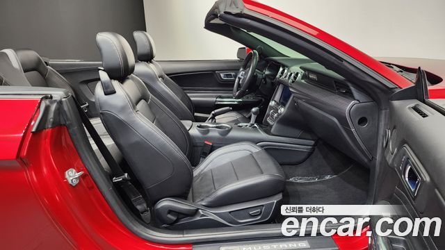 Ford Mustang 2022 — photo 16