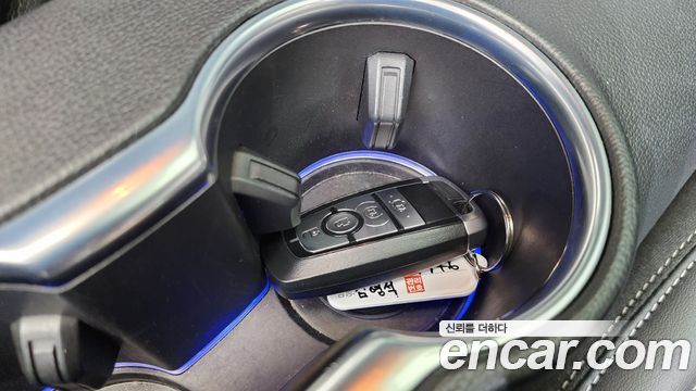 Ford Mustang 2022 — photo 29