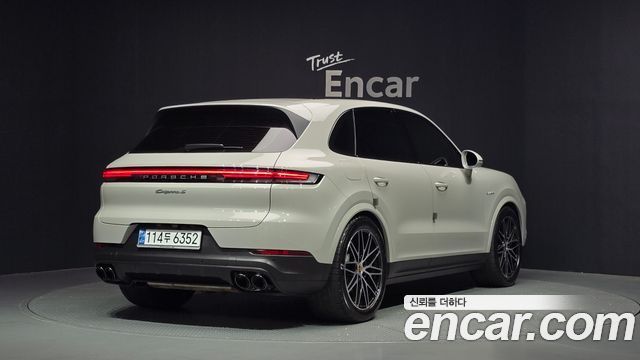 Porsche Cayenne 2025 — photo 2