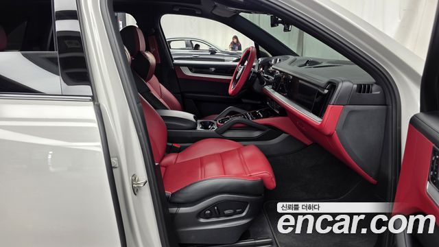 Porsche Cayenne 2025 — photo 17