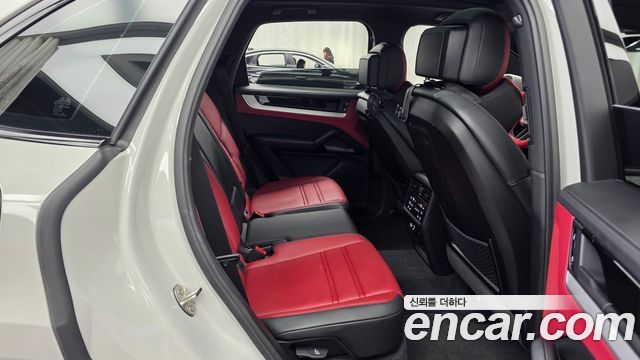 Porsche Cayenne 2025 — photo 18