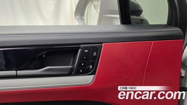 Porsche Cayenne 2025 — photo 32
