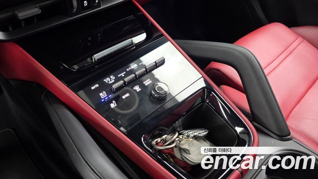 Porsche Cayenne 2025 — photo 33