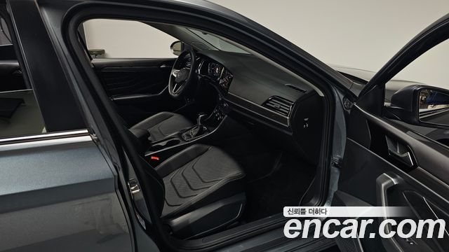Volkswagen Jetta 2023 — photo 17