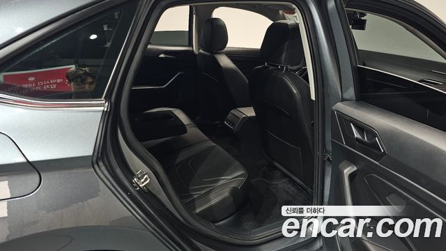 Volkswagen Jetta 2023 — photo 18
