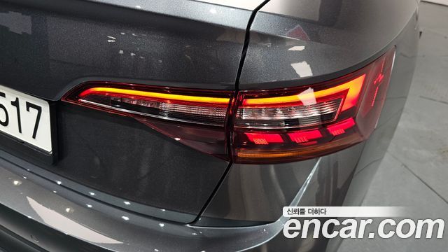 Volkswagen Jetta 2023 — photo 9