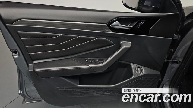 Volkswagen Jetta 2023 — photo 14