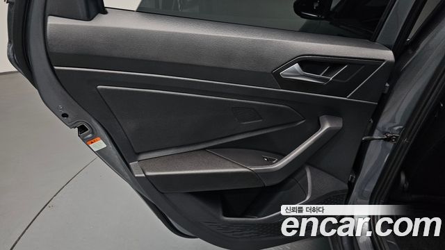 Volkswagen Jetta 2023 — photo 15