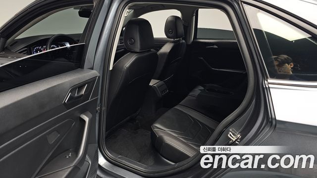 Volkswagen Jetta 2023 — photo 16