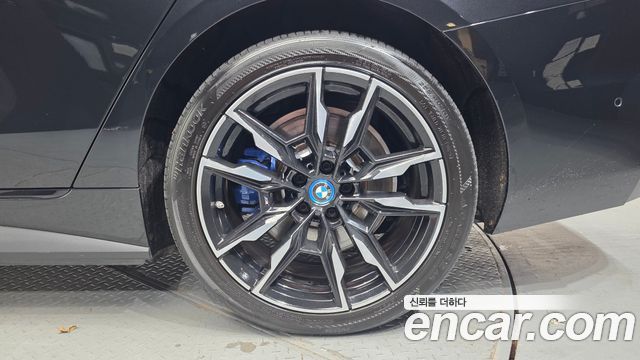 BMW i4 2024 — photo 7