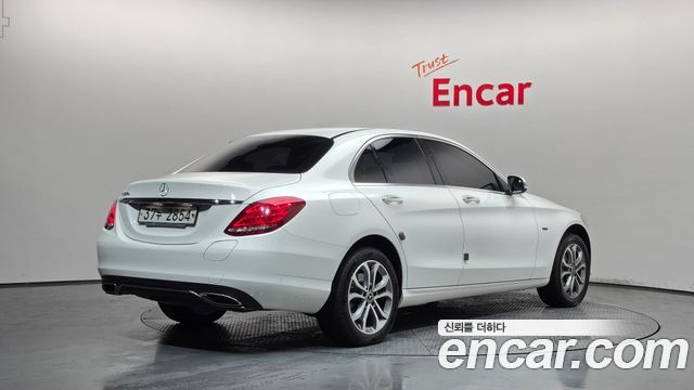 Mercedes-Benz C-Class 2018 — photo 2