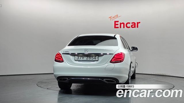 Mercedes-Benz C-Class 2018 — photo 4